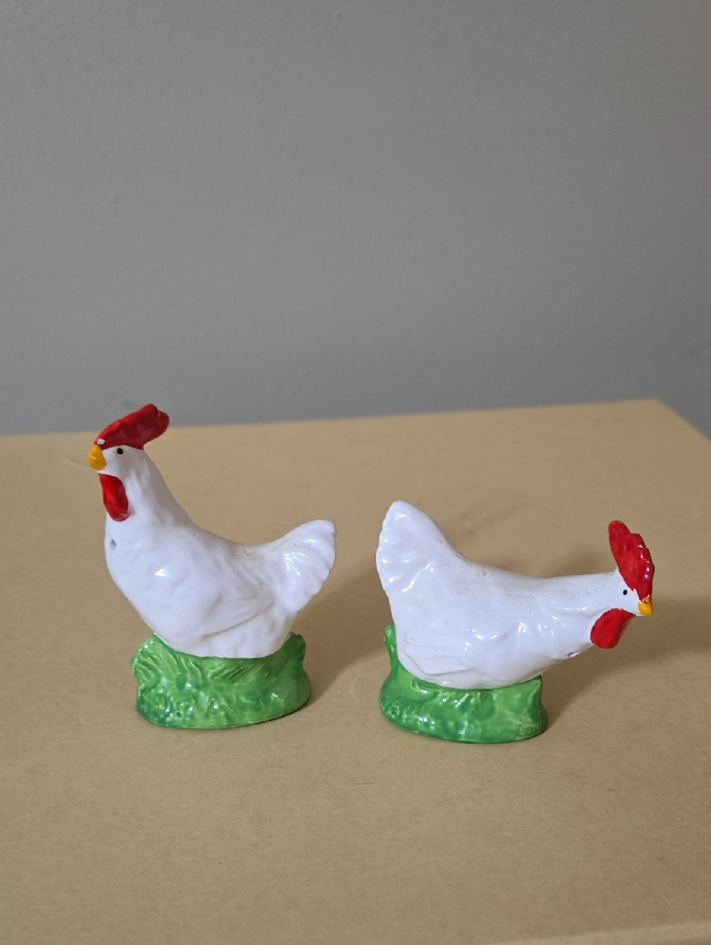 White Ceramic Hen Salt and Pepper Shakers Set with Red Combs